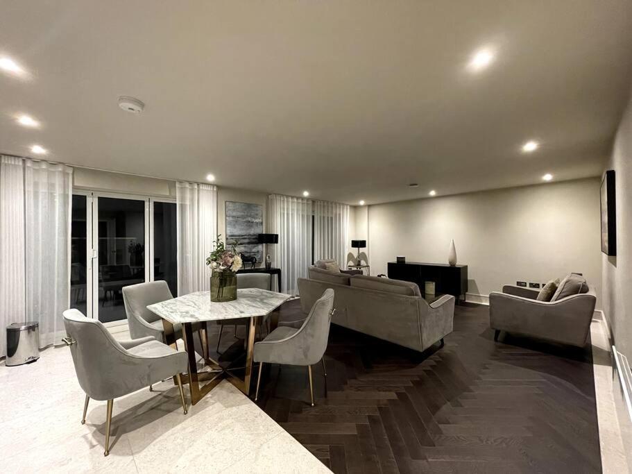 Appartement 2Br Urban Vista Retreat Chcl F7 à Chigwell Extérieur photo