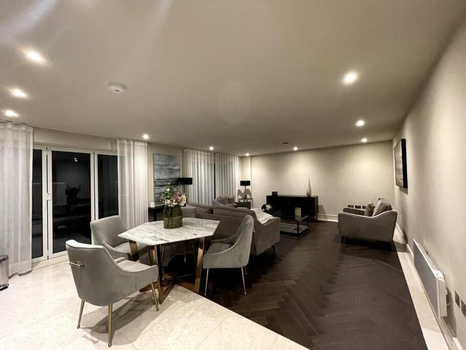 Appartement 2Br Urban Vista Retreat Chcl F7 à Chigwell Extérieur photo