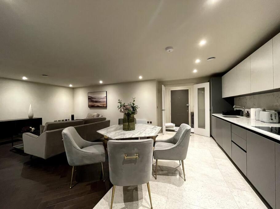 Appartement 2Br Urban Vista Retreat Chcl F7 à Chigwell Extérieur photo