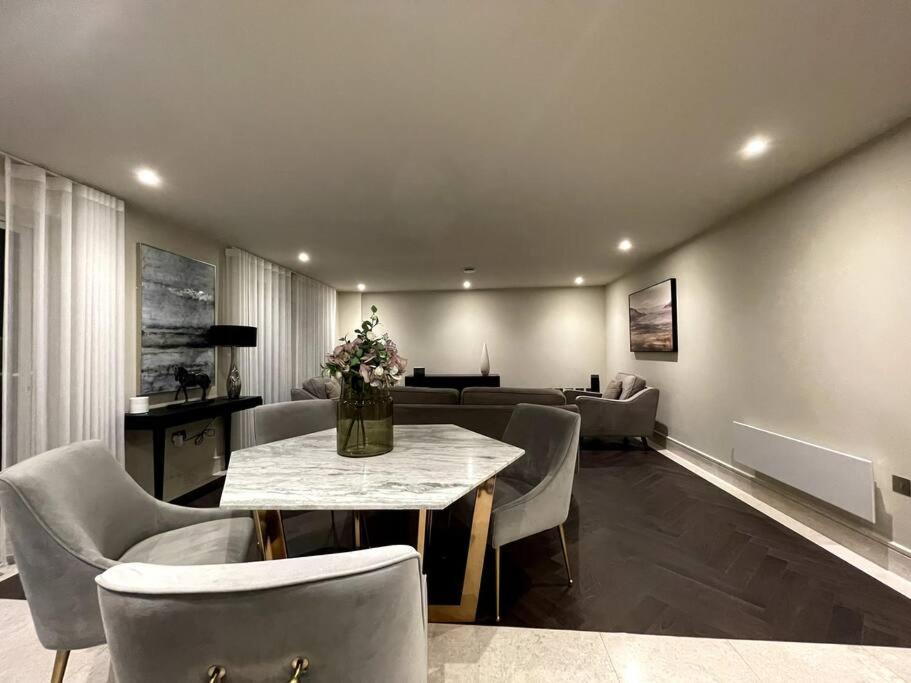Appartement 2Br Urban Vista Retreat Chcl F7 à Chigwell Extérieur photo