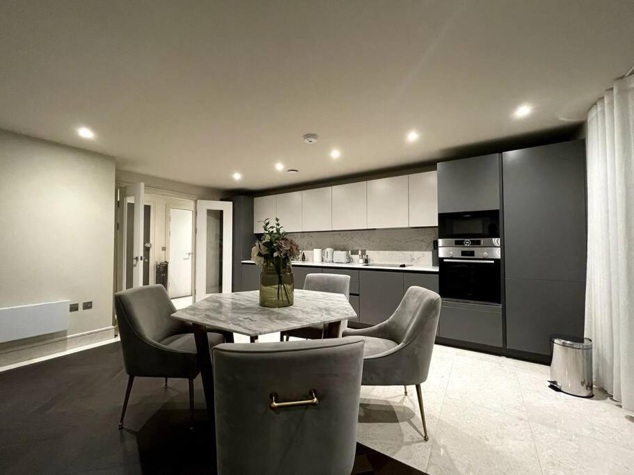 Appartement 2Br Urban Vista Retreat Chcl F7 à Chigwell Extérieur photo