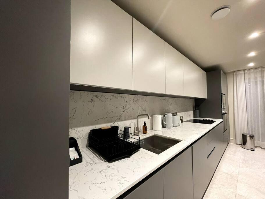 Appartement 2Br Urban Vista Retreat Chcl F7 à Chigwell Extérieur photo